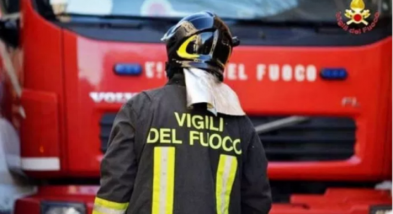 Due boscaioli bloccati nel Po tratti in salvo dall'elicottero dei Vigili del Fuoco